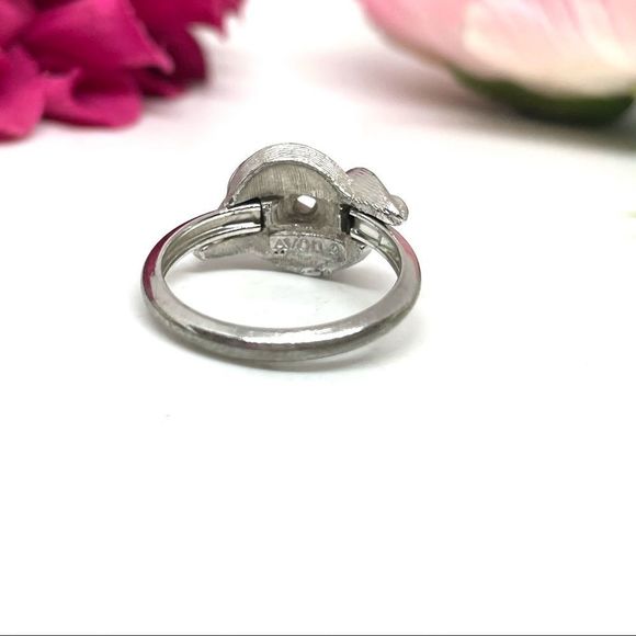 VINTAGE⚜️Love Knot Silver Textured Cocktail Ring - AVON - Picture 3 of 5